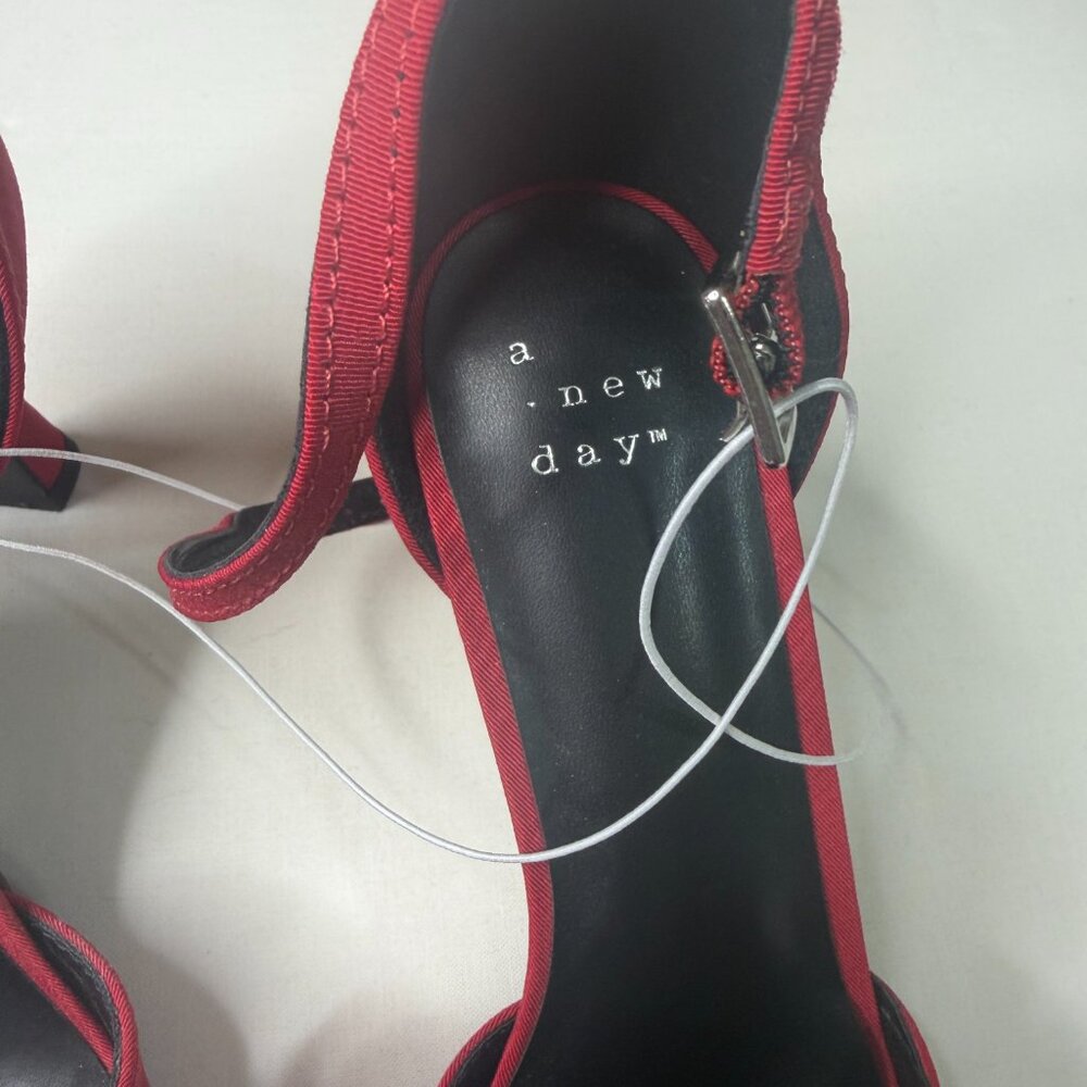 A New Day Red Bow Heels Size 8.5 Women’s Satin Pointed Toe Kitten Heel NWT - Picture 2 of 8